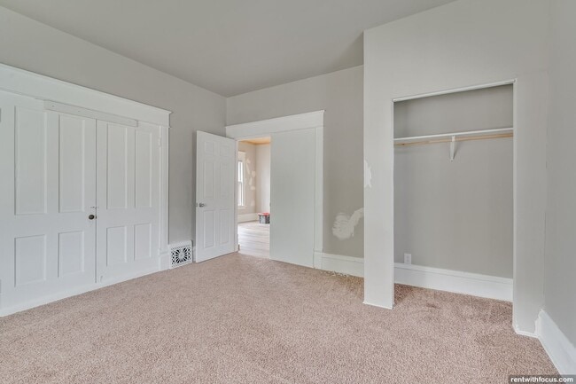 Building Photo - 328 Parkway Ave