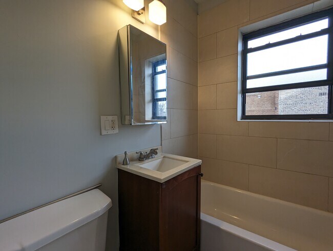 Foto del edificio - 4735 N Hermitage Ave