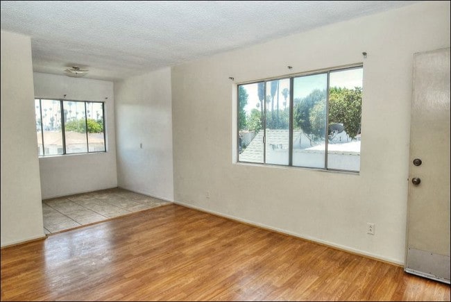 Building Photo - 3445 Edgehill Dr