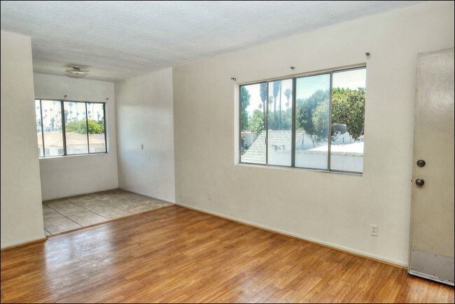 Foto del edificio - 3445 Edgehill Dr