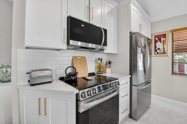 Foto del edificio - 7677 Lexington Club Blvd