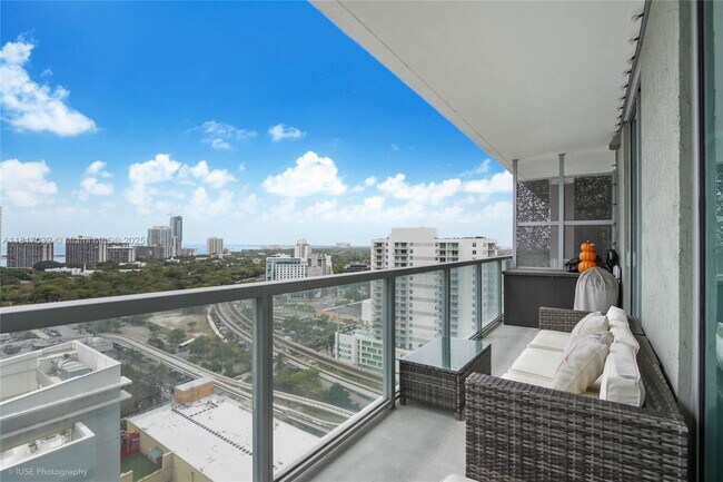 Foto del edificio - 79 SW 12th St