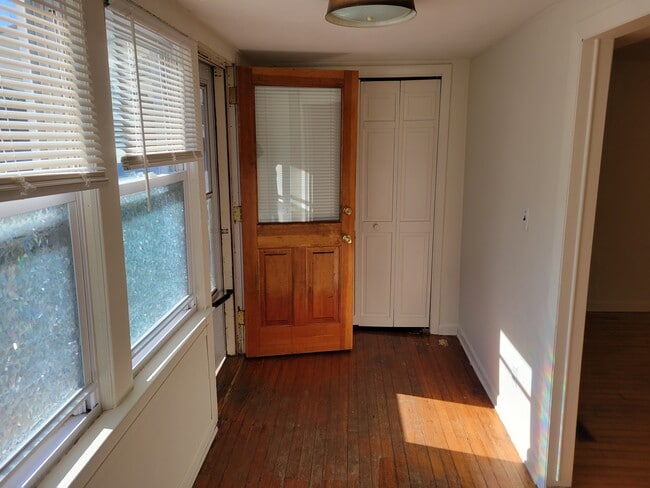Entrance/ sun porch - 297 Marlborough Rd
