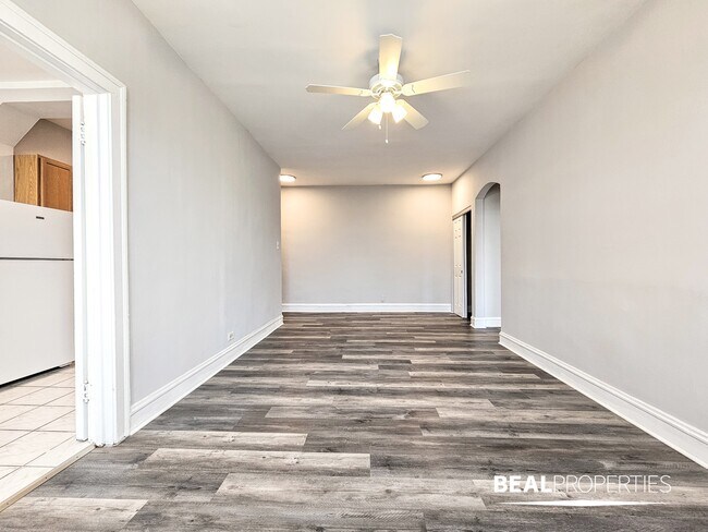 Foto del edificio - 4851 N Damen Ave