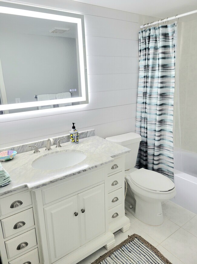 Foto del edificio - 104 Paradise Harbour Blvd