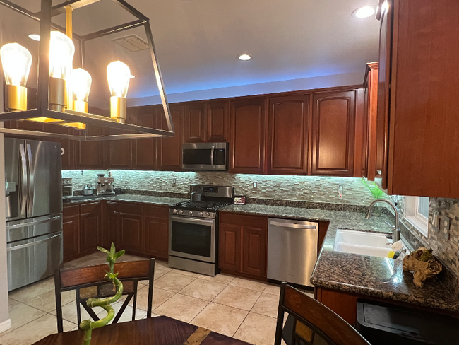 Building Photo - 2834 Stonegate Dr