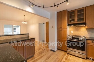 Building Photo - 3110 N Waterford Dr
