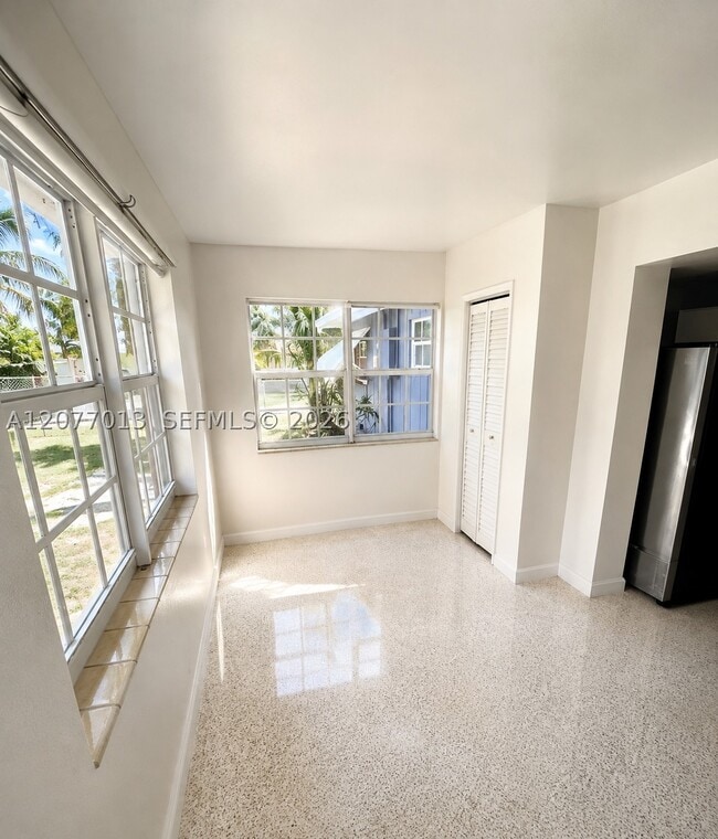 Building Photo - 441 SW 10th Terrace