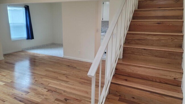 Building Photo - 945 Bancroft Rd