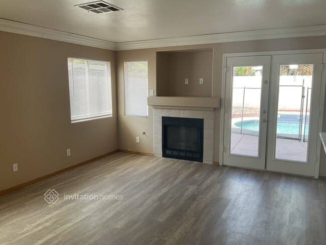 Building Photo - 6712 Rancho Santa Fe Dr