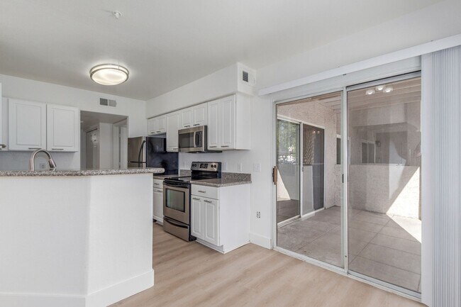 Building Photo - 2 Bedroom 2 Bathroom Condo- Downtown Gilbert