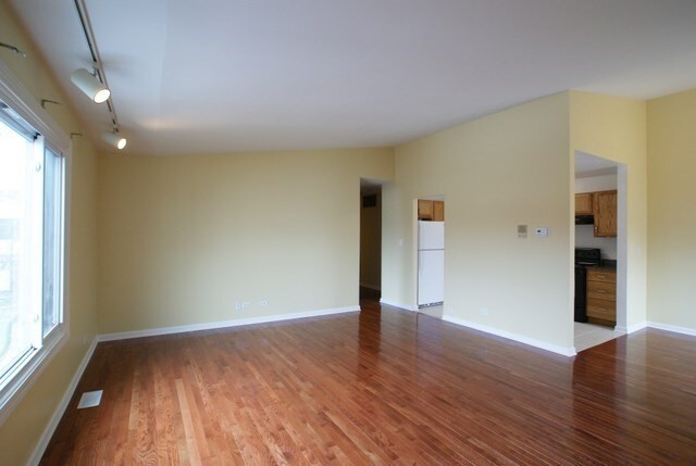 Primary Photo - 415 Harrison Ct