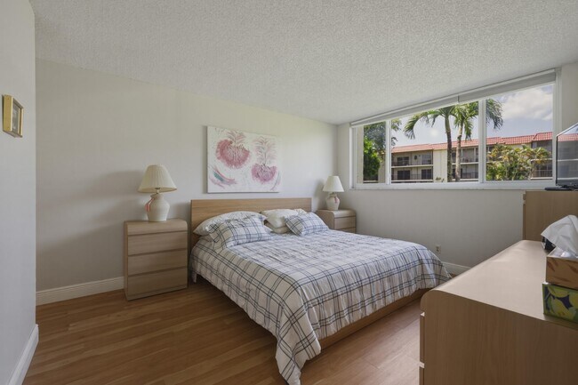 Foto del edificio - 371 S Hollybrook Dr