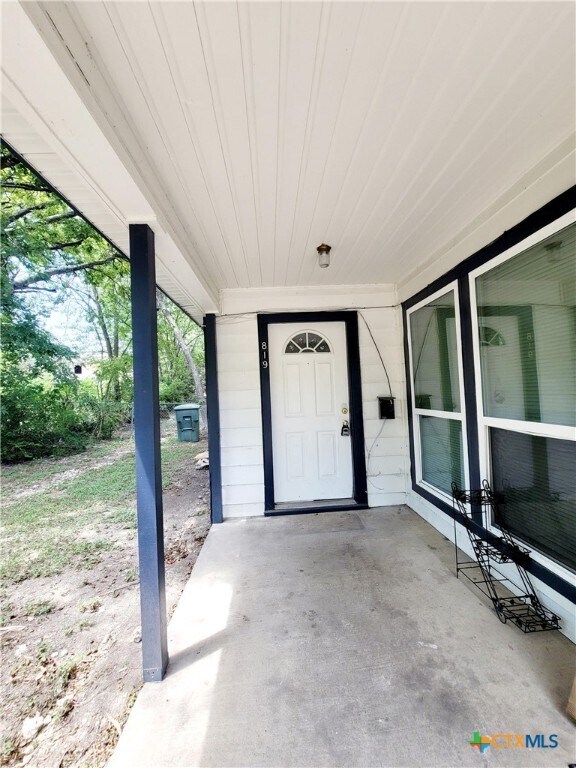 Building Photo - 819 Estelle Ave