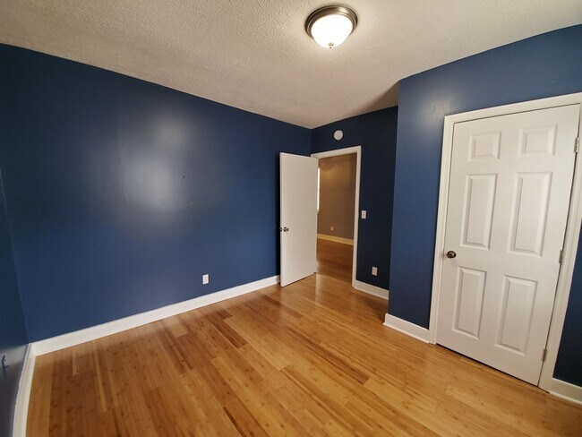 Building Photo - 3 Bedroom House Now Available!!!!  Move in...