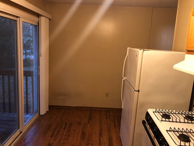 Building Photo - 42 Forest Dr