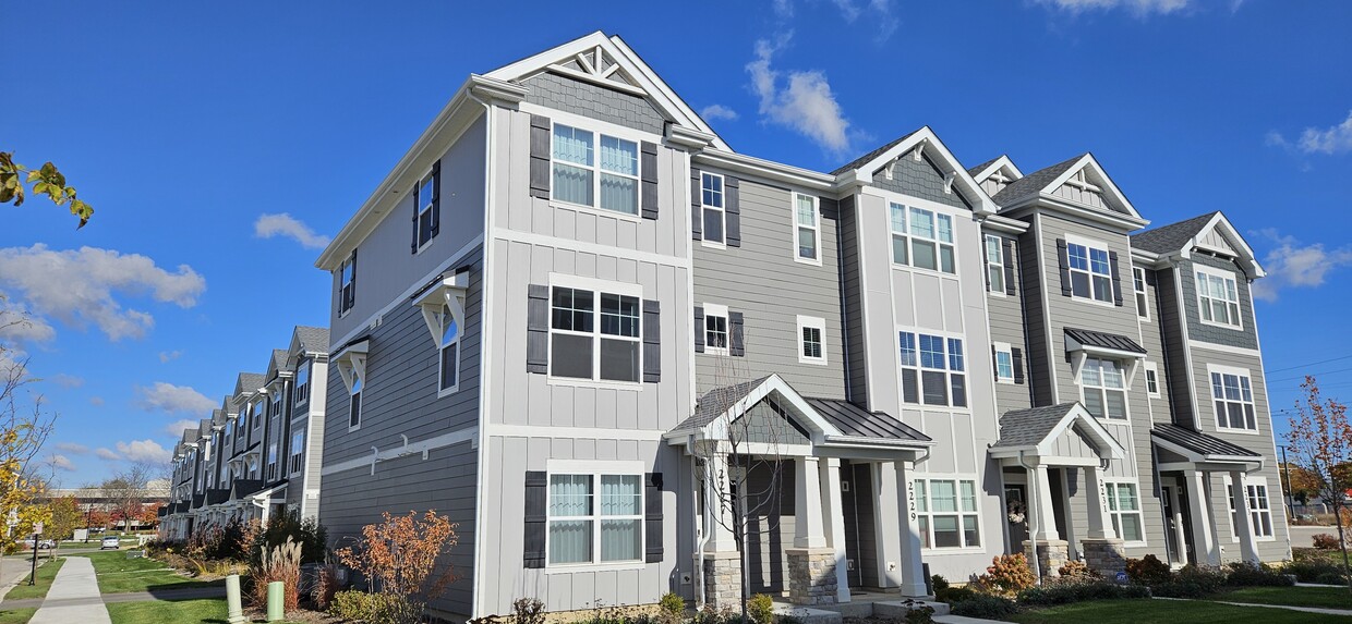 Foto principal - 2227 Glacier St