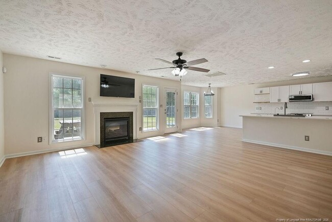 Foto del edificio - 488 Collinwood Dr