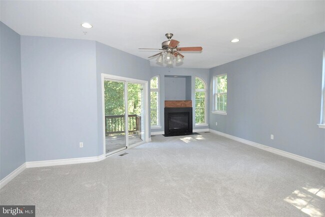 Foto del edificio - 623 Trout Run Ct