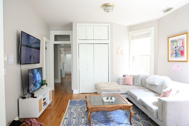 Foto del edificio - 1026 W Roscoe St