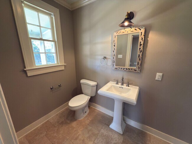 Foto del edificio - 3 Bed, 2 Bath Home in Southdowns - Fenced ...