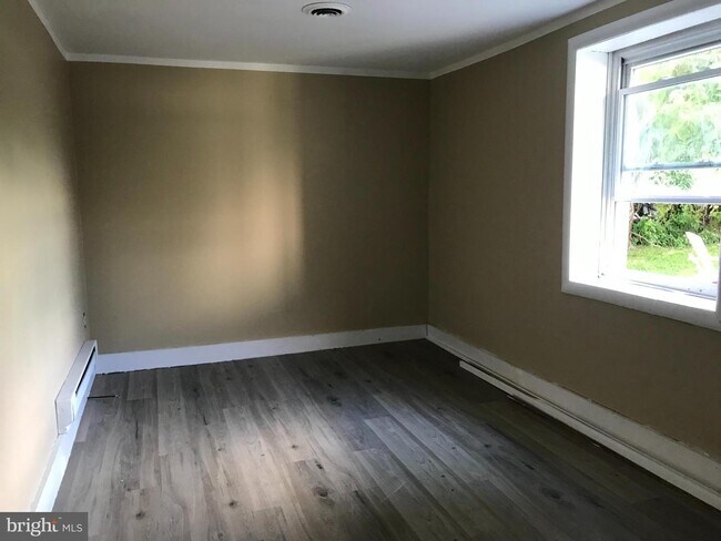 Building Photo - 241 Seltzer Ave