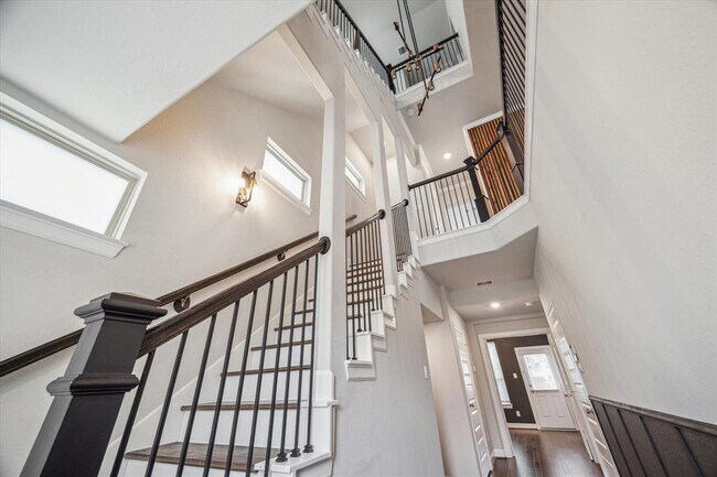 Building Photo - 10703 Centre Forest Dr