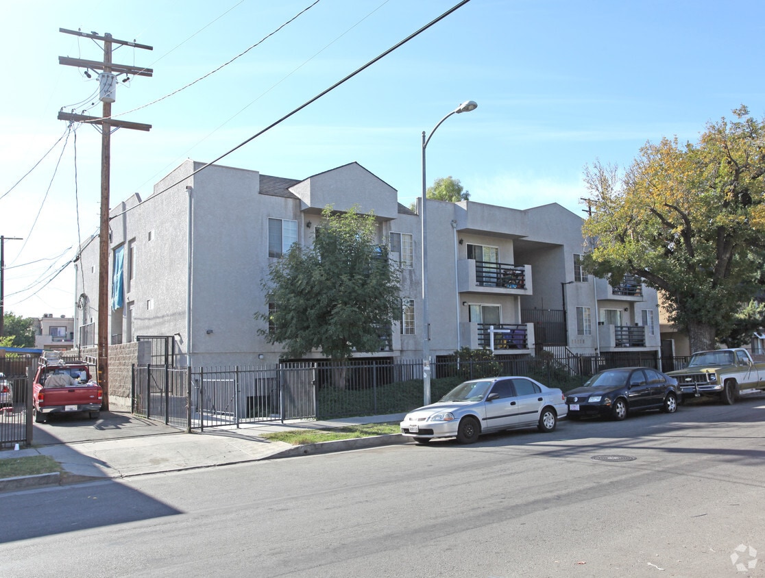 Primary Photo - 21218 Valerio St