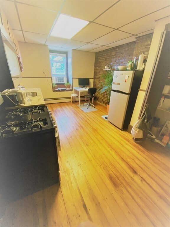 Building Photo - 299 K St