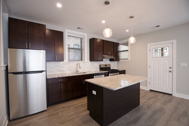 Building Photo - 1134 Maple Ave