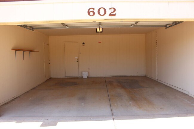 Building Photo - Central Mesa - No HOA with 3 bedrooms
