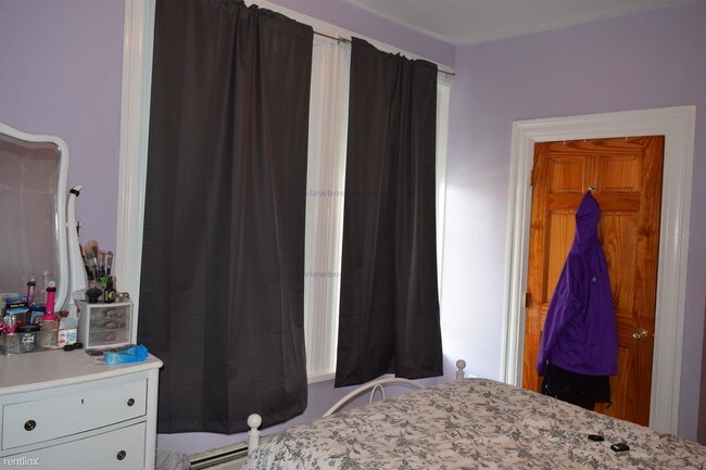 Building Photo - 117 Elm St