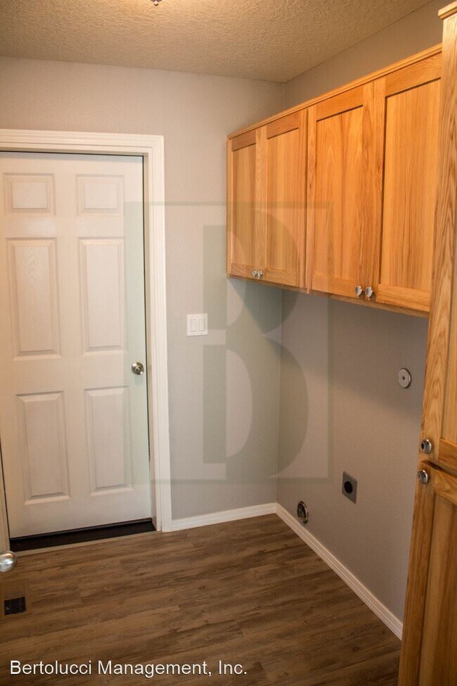 Building Photo - 3 br, 2.5 bath House - 4480 Benham Ave SE