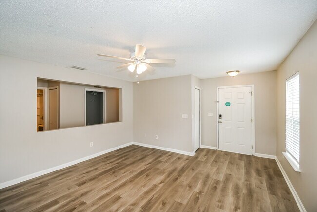 Foto del edificio - 957 Wynfield Cir