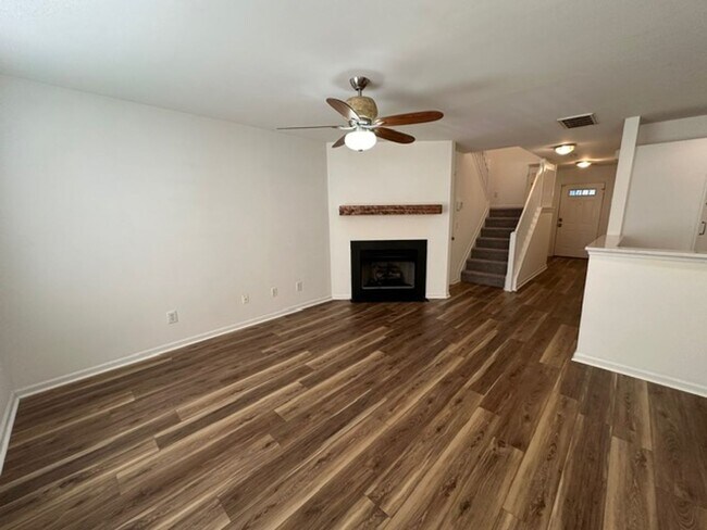 Building Photo - Townhouse / Stoney Creek