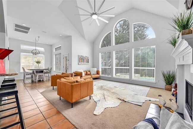 Foto del edificio - 2505 Lovett Ln