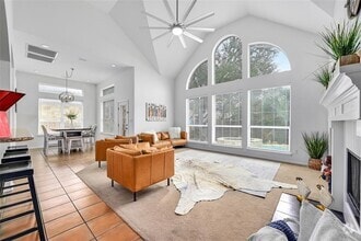 Building Photo - 2505 Lovett Ln