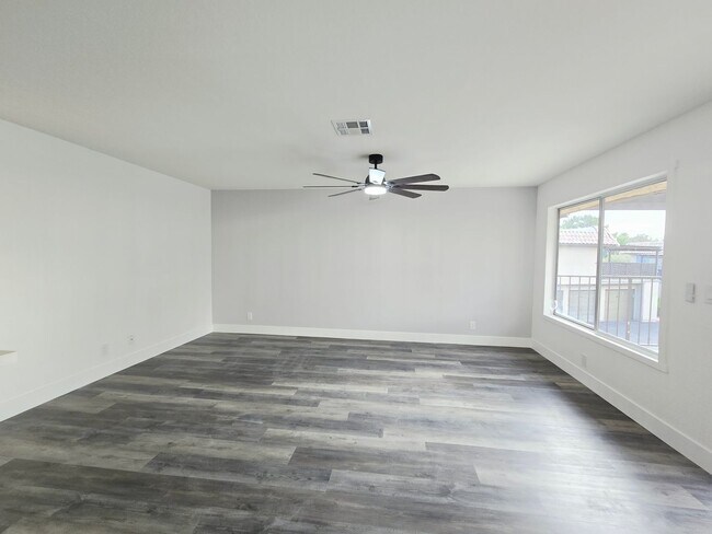 Foto del edificio - Stylish Green Valley Townhome – Upgraded 2 Bed 2 Bath with Private Garage & Covered Deck