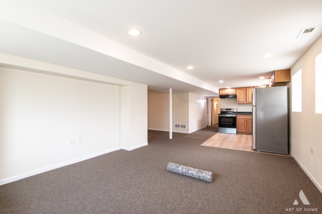 Building Photo - 3301 N Kilbourn Ave