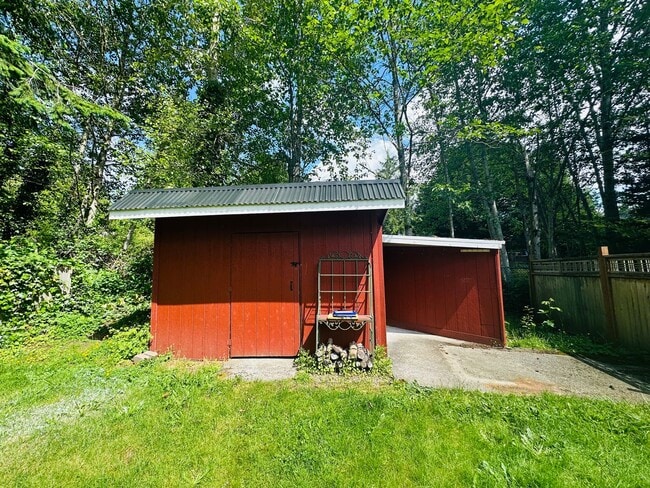 Building Photo - Charming 2-Bedroom Home Near Lake Padden