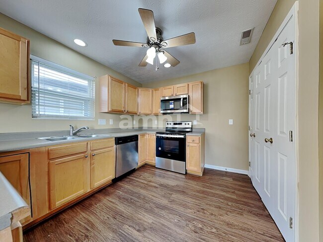 Building Photo - 5709 Clemens Dr