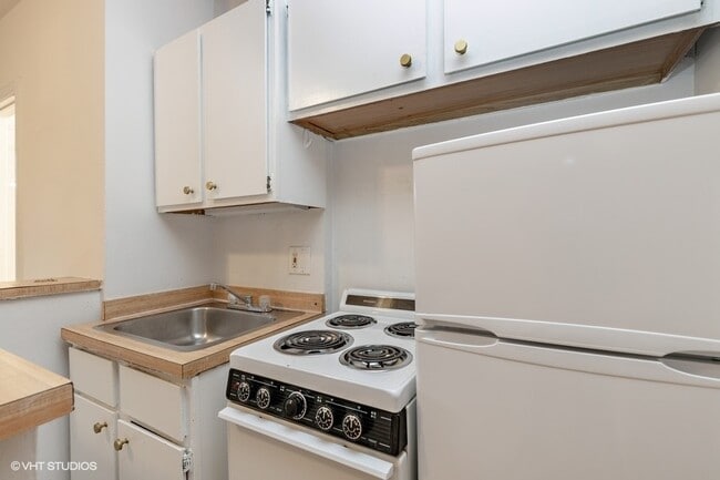 Building Photo - 1504 N Dearborn Pkwy