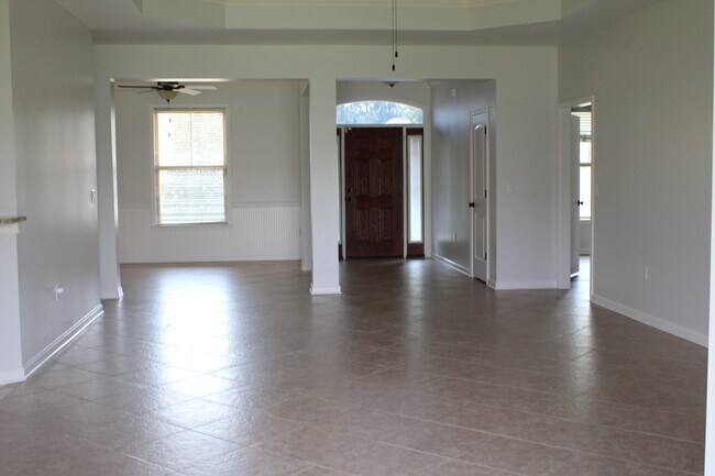 Building Photo - 135 Alicia Dr