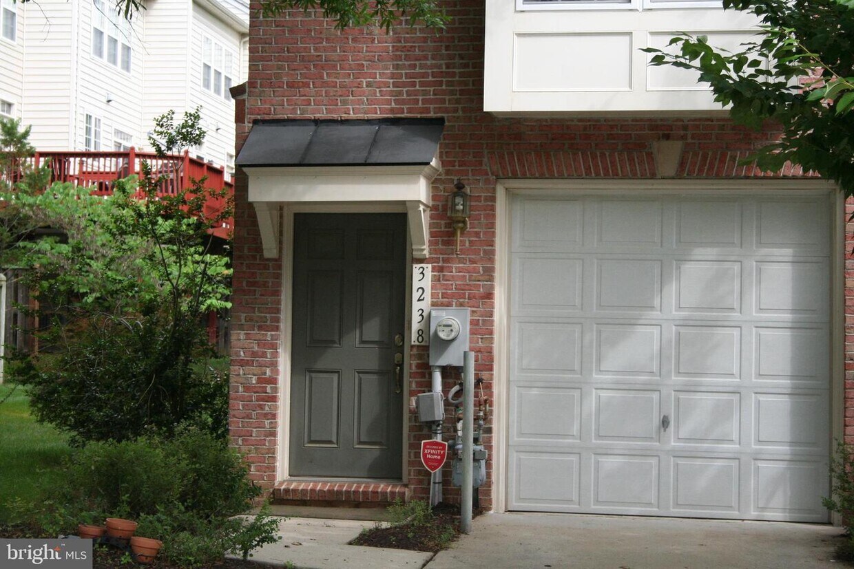 Building Photo - 3238 Thames Ln