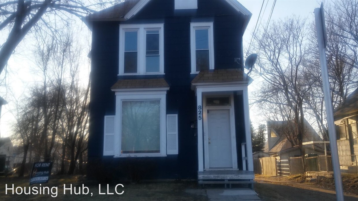 Primary Photo - 825 Sylvan St