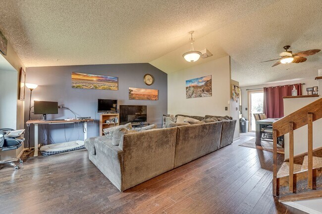 Foto del edificio - 3 bed, 2 bath Tri-Level in Brown Farm Subdivision