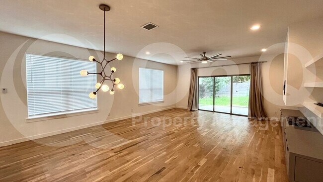 Foto del edificio - 704 S Glasgow Dr