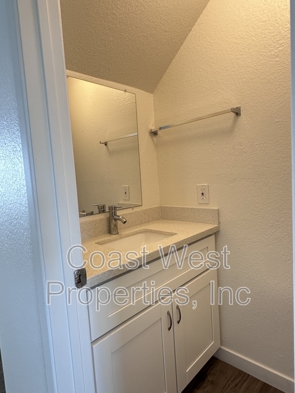 Building Photo - 1156 Cypress Ave