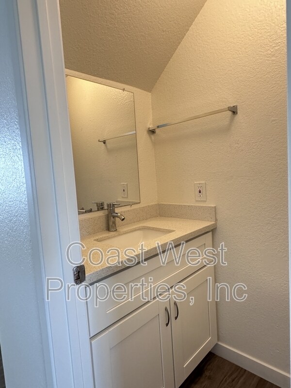 Foto del edificio - 1168 Cypress Ave