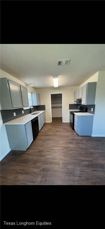 Foto del edificio - 302 Sheila Dr